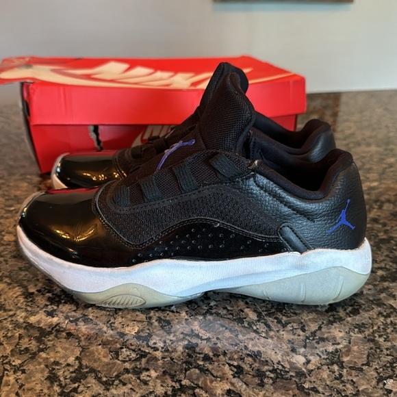 Jordan Kids Black and Blue Athletic Shoes 7Y - Picture 6 of 15